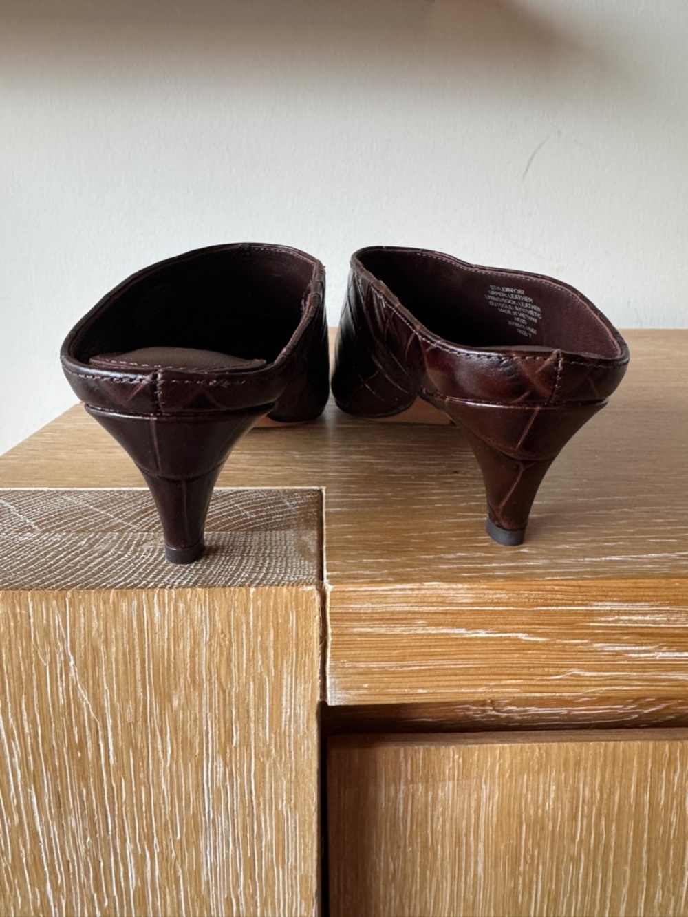 NWOB MADEWELL Women’s The Emilie Heeled Mule Chocolate Raisin Croc Size 7 - Picture 11 of 16
